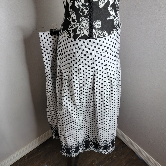 #135 Cute Talbots skirt polka-dot - Picture 2 of 9